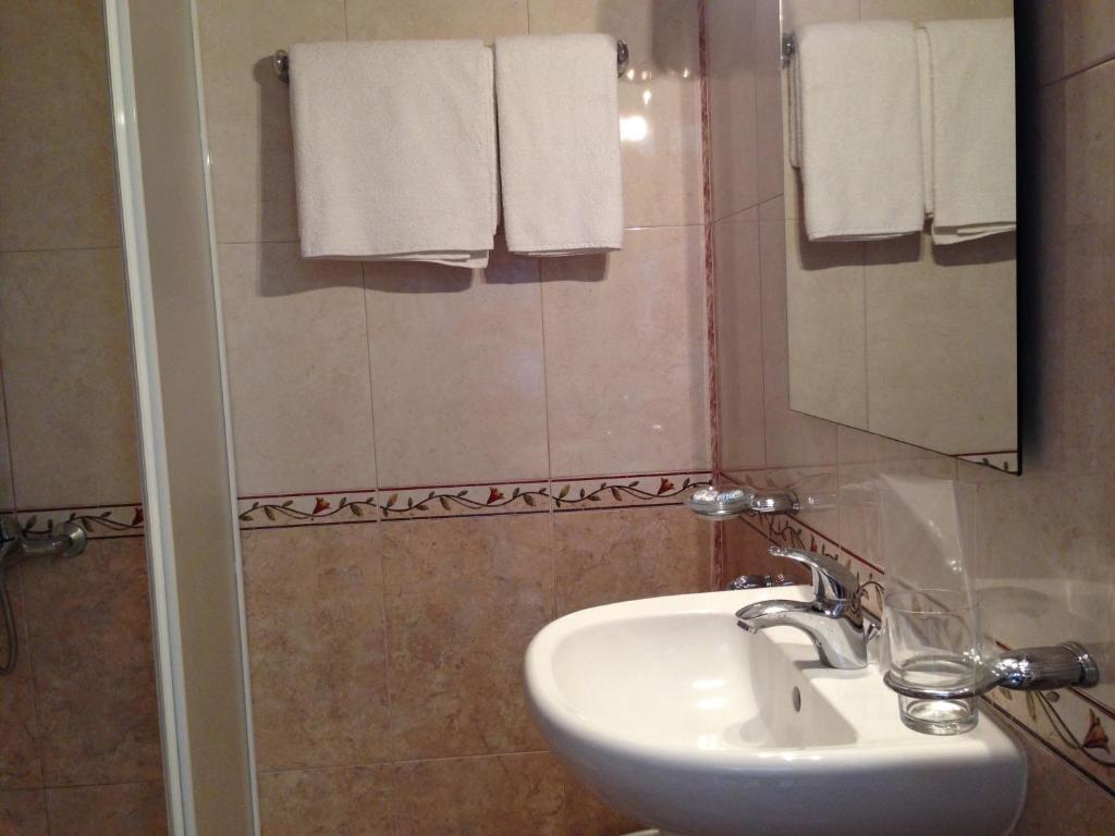 Family Hotel Hit Kiten  Room photo